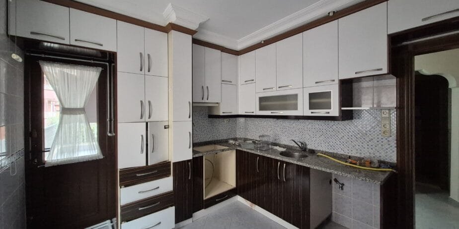 BURSA CADDESİNDE KİRALIK DAİRE