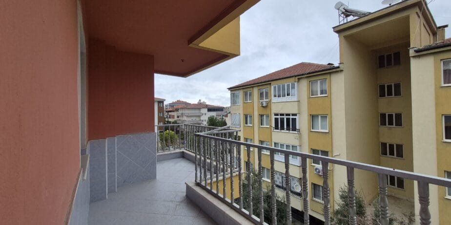 BURSA CADDESİNDE KİRALIK DAİRE