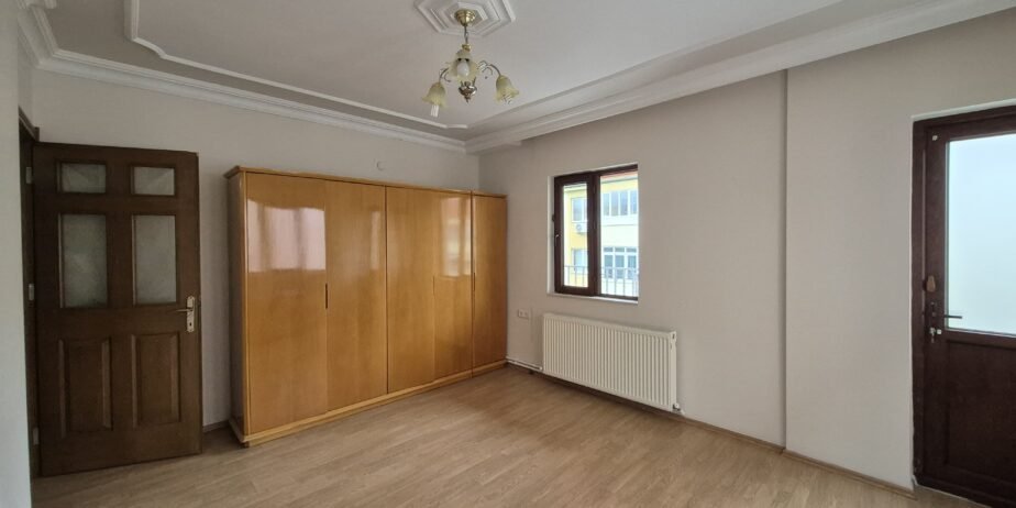 BURSA CADDESİNDE KİRALIK DAİRE